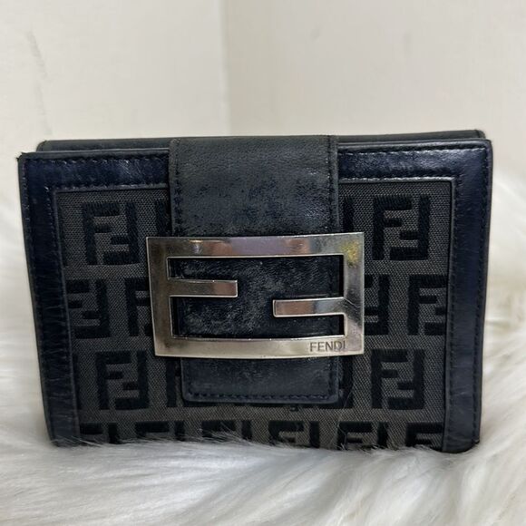 COPY - 💯Authentic Fendi Short Wallet 🍀 - Picture 15 of 15